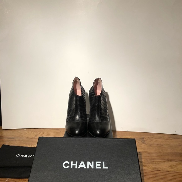 CHANEL Black Leather Ankle-Stretch Booties - Picture 2 of 4
